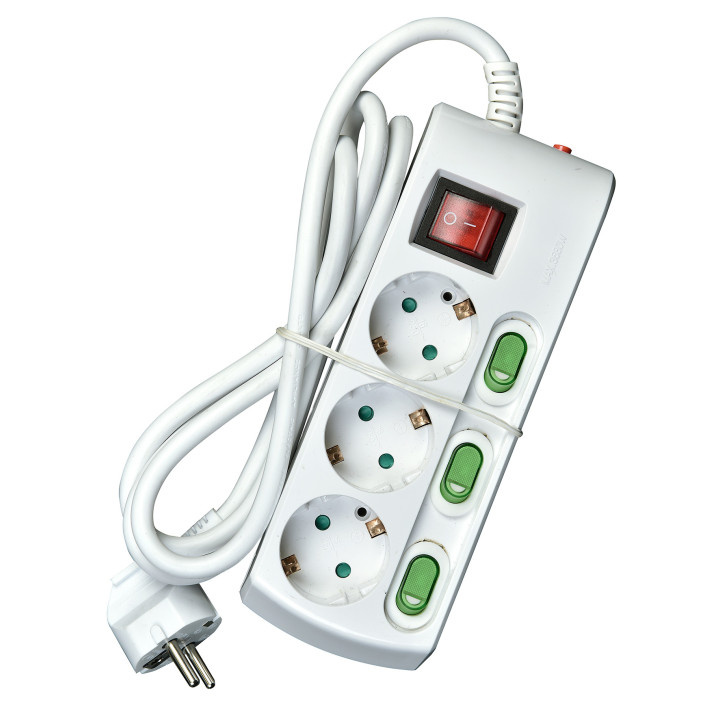 BASE 3 TOMAS 3x1,5 CON 3 INTERRUPTORES INDIVIDUALES Y 1 GENERAL CON CABLE DE 1,5m